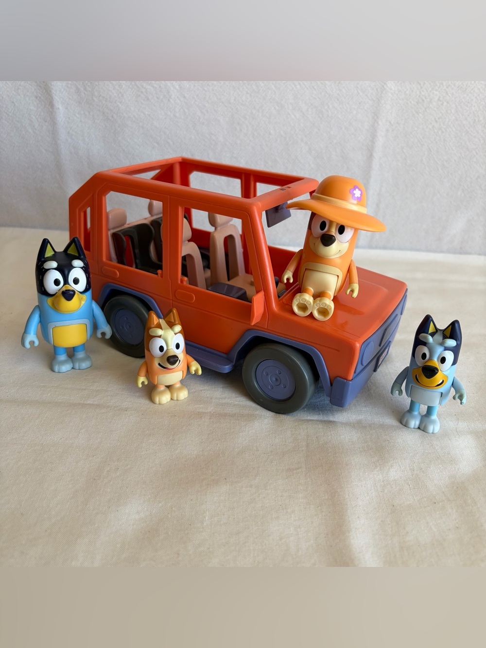 Bluey Heeler Family Figures and 4WD Car